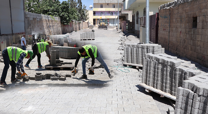 Hürriyet Mahallesindeki sokaklar kilitli parke taşıyla yeniliyor;