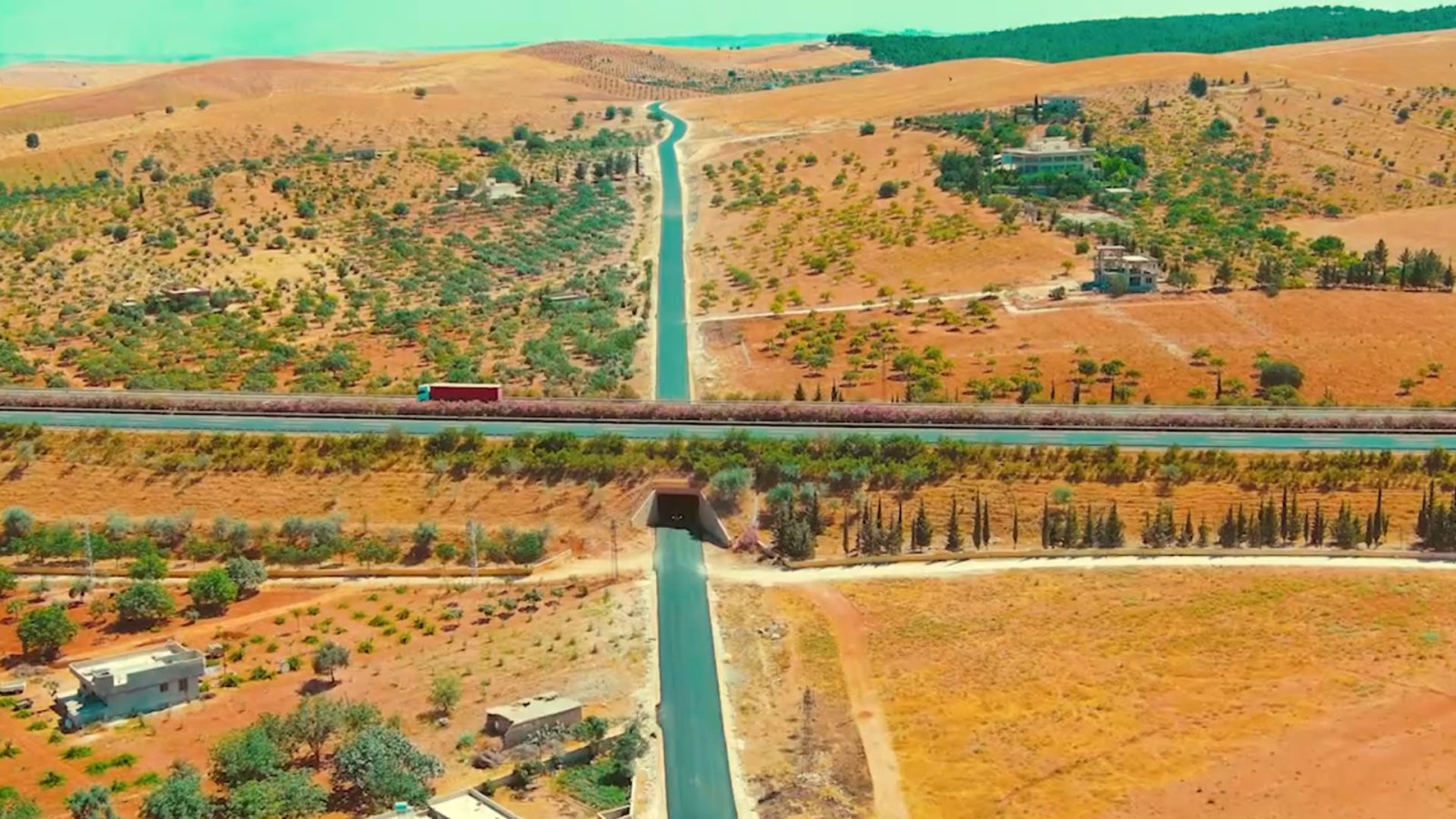 Büyükşehir Belediyesi kırsal mahallelere uzun ömürlü yollar sunuyor;