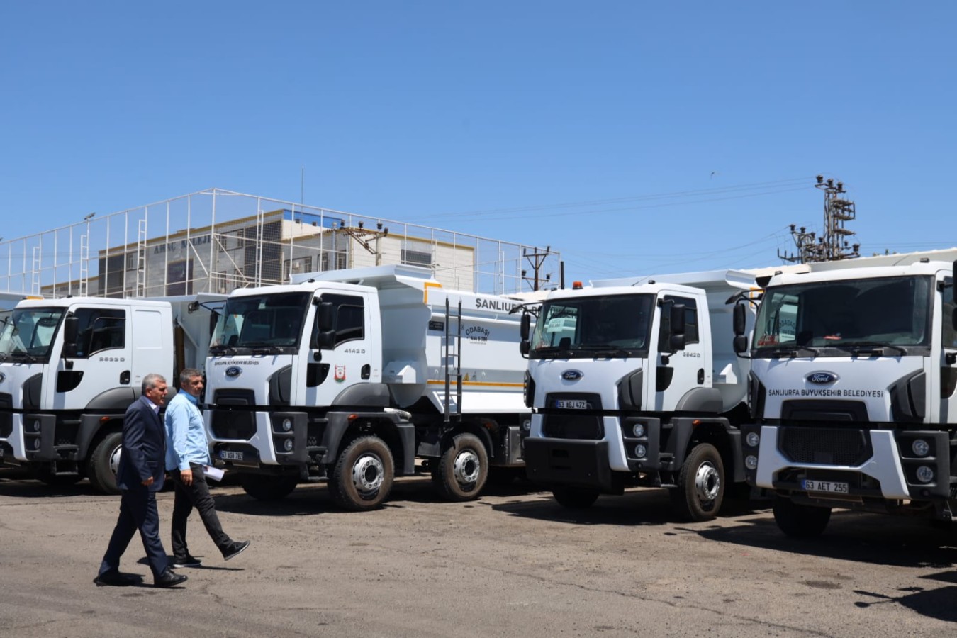 Büyükşehir Belediyesinin filosu yeni kamyonlarla güçlendirildi;