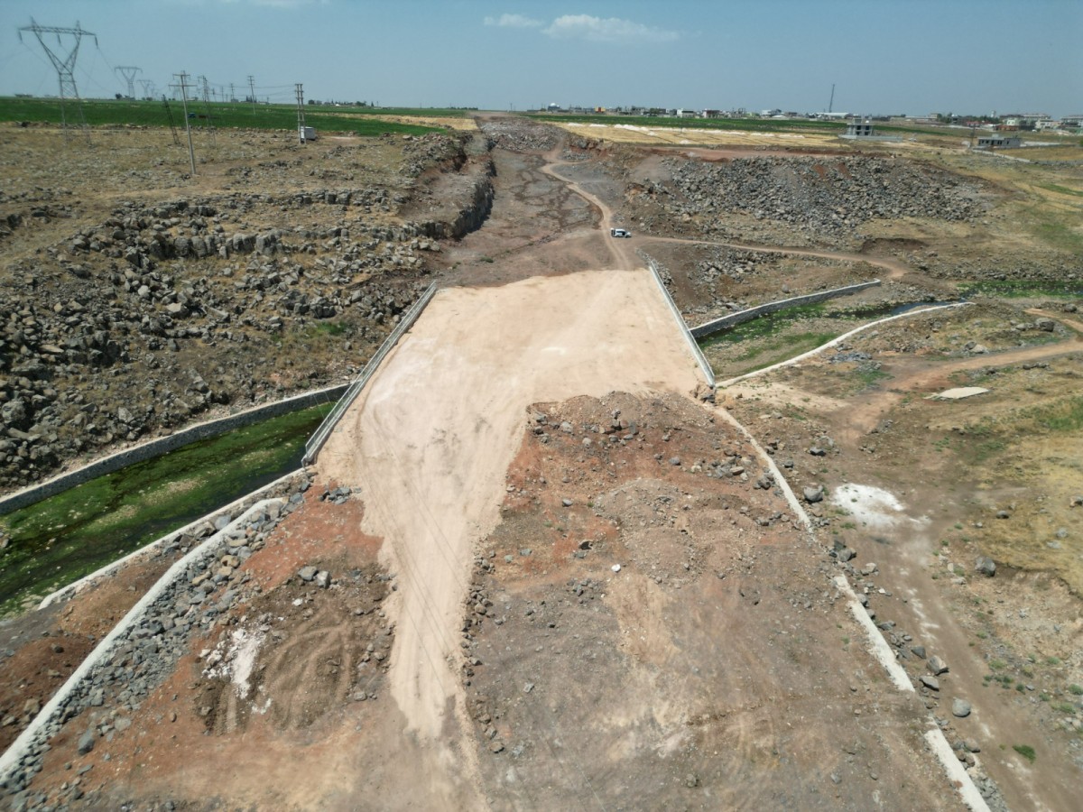 Büyükşehir’den Viranşehir’de yol çalışması;