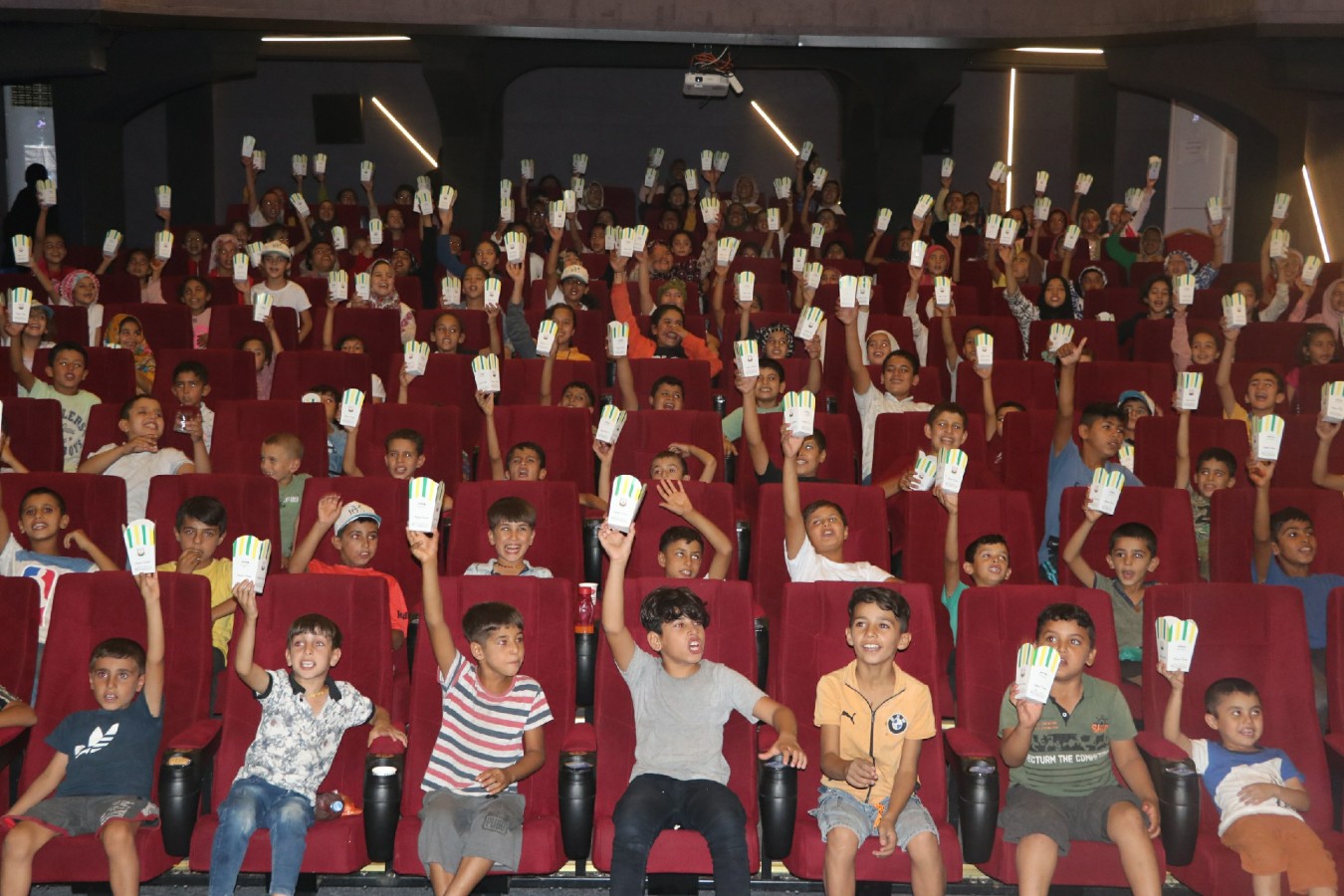Şanlıurfalı çocuklar dijital sinemayı çok sevdi;