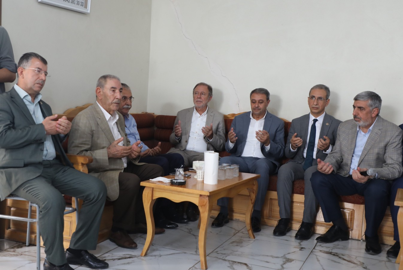 Cevheri ailesi Urfa’da taziyeleri kabul ediyor;