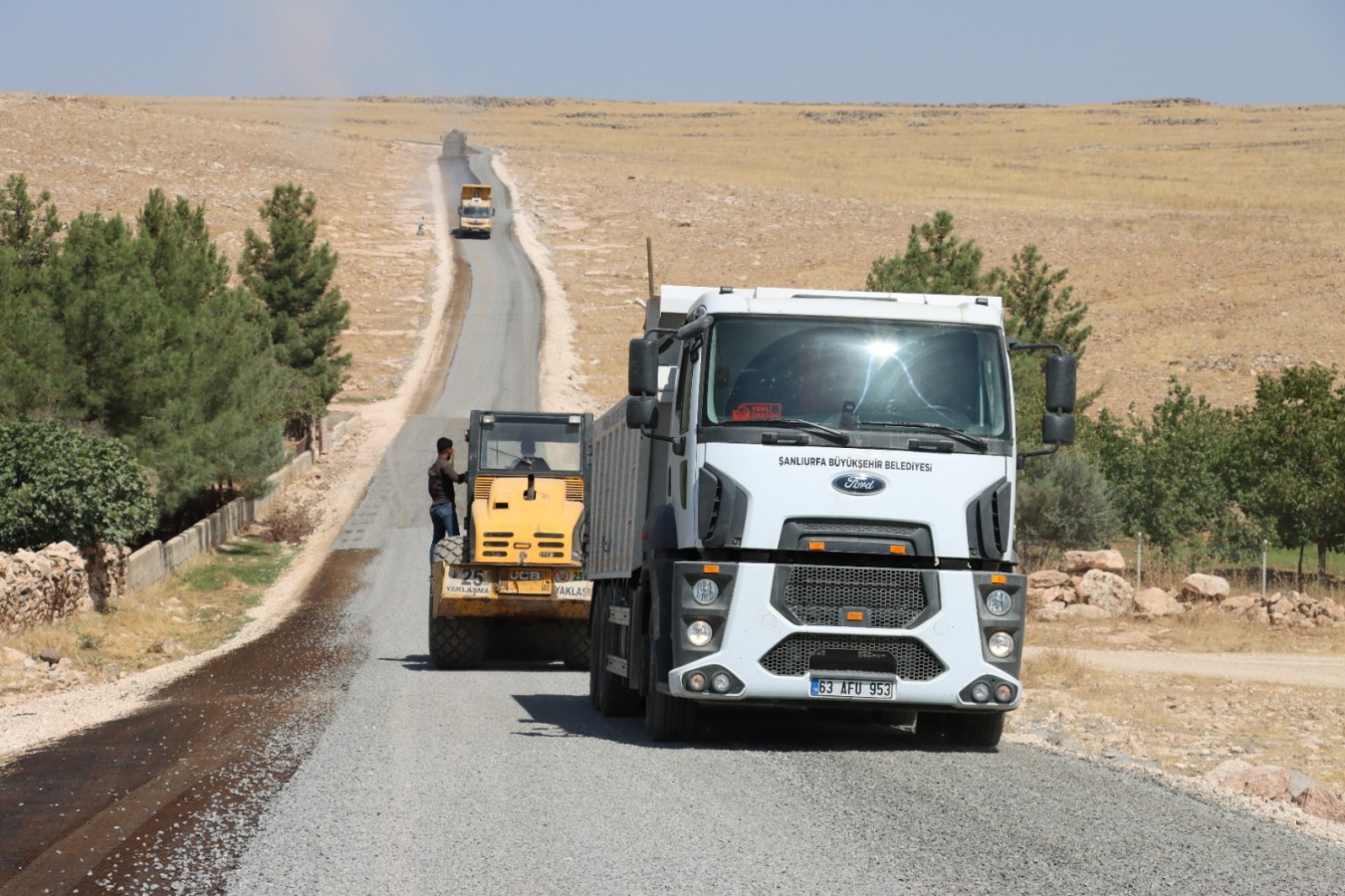 Büyükşehir’den 2 ilçede sathi asfalt çalışması;