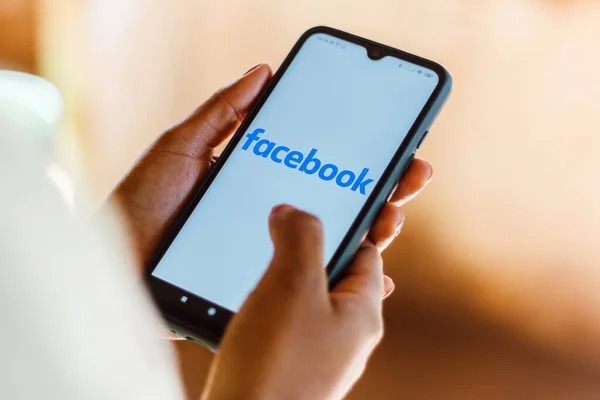 Facebook'ta artık birden fazla profil oluşturulabilecek;