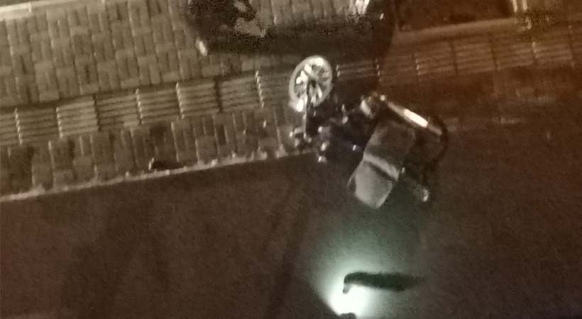 Urfa'da polisin "dur" ihtarına uymayan motosiklet kovalamaca sonucu devrildi;