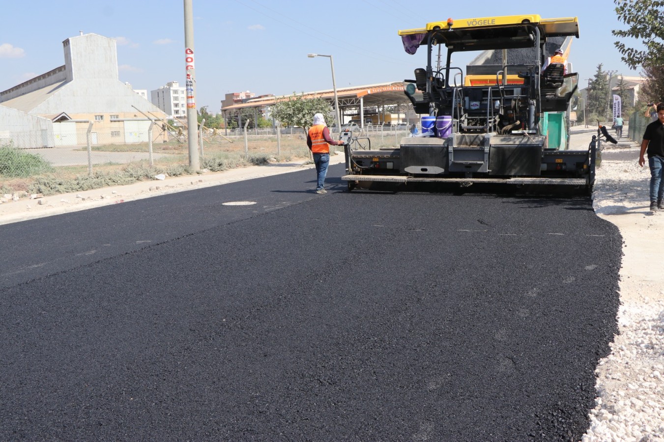 Viranşehir’de asfaltlama çalışmaları sürüyor;