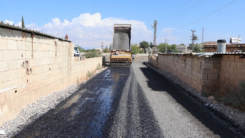 Viranşehir'de kırsal mahalleler asfaltlanıyor;