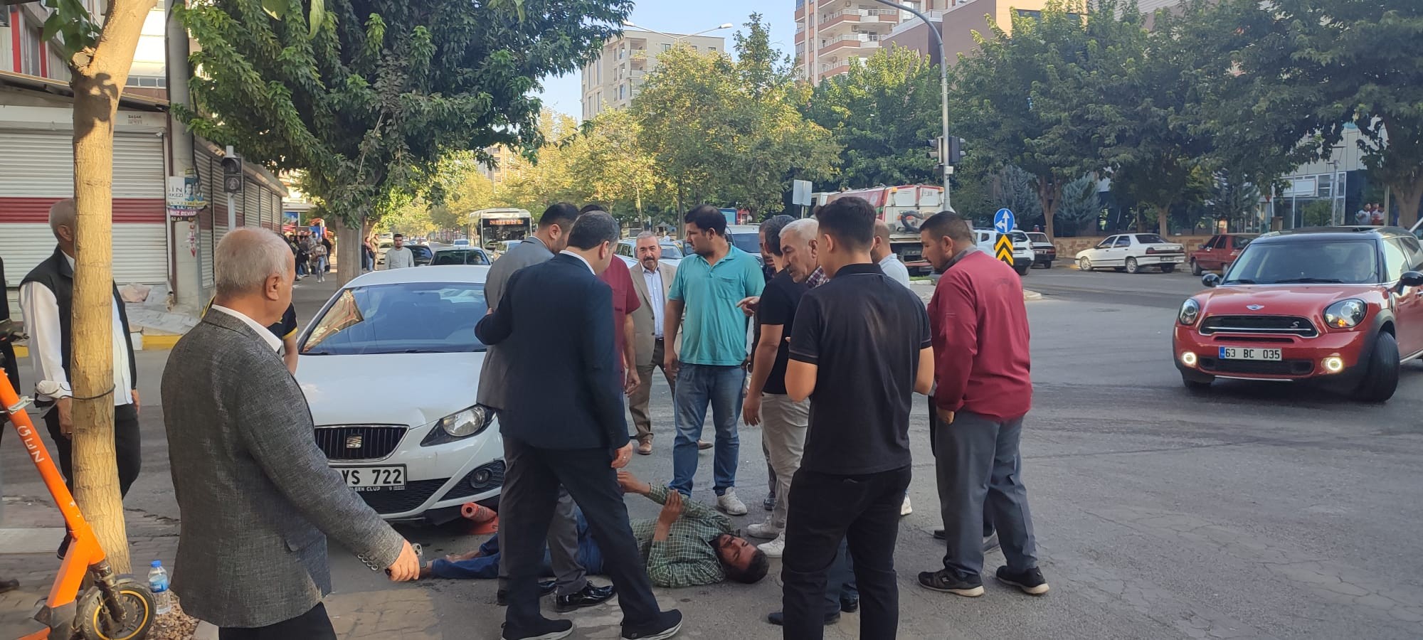 Urfa’daki kazazedenin yardımına belediye başkanı koştu;