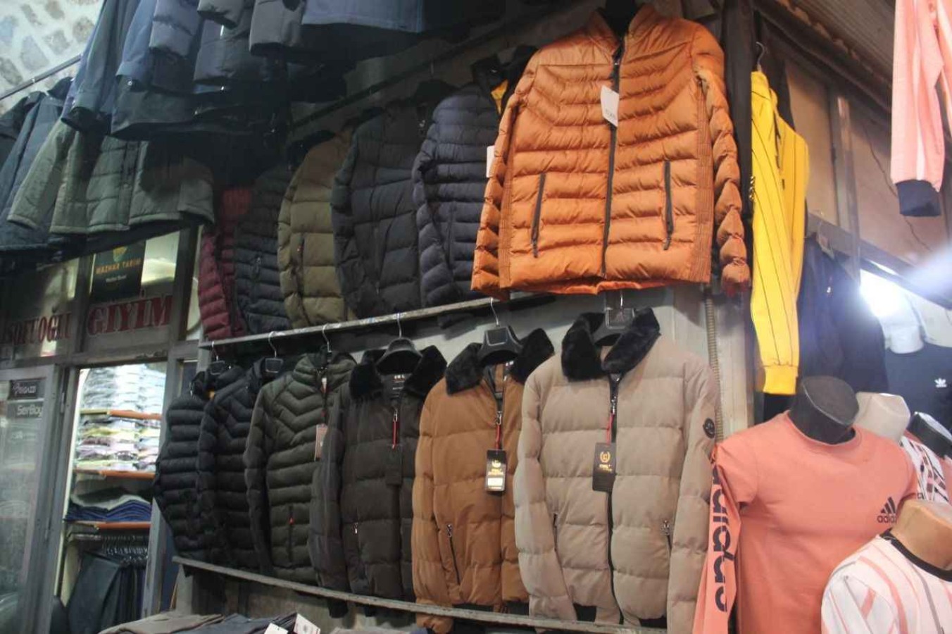 Kışlık kıyafet fiyatları uçtu: Urfa’da kumaş boyasına talep arttı;