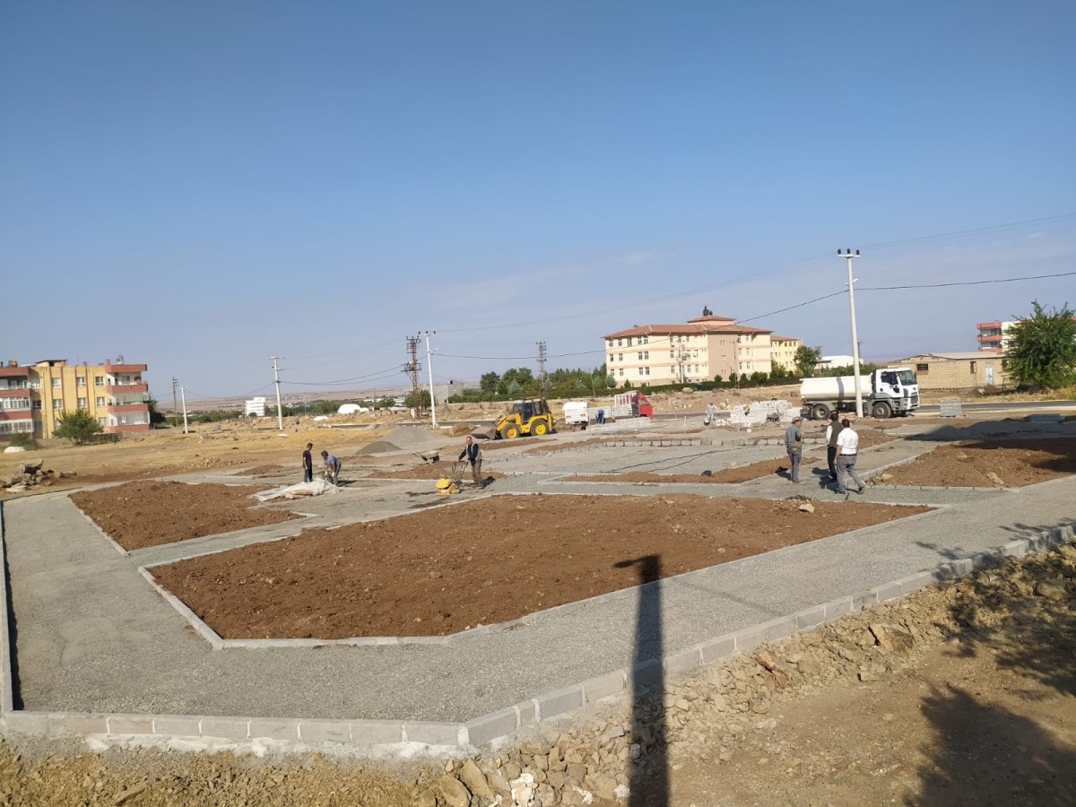 Siverek'te yeni parkların yapımına devam ediyor;