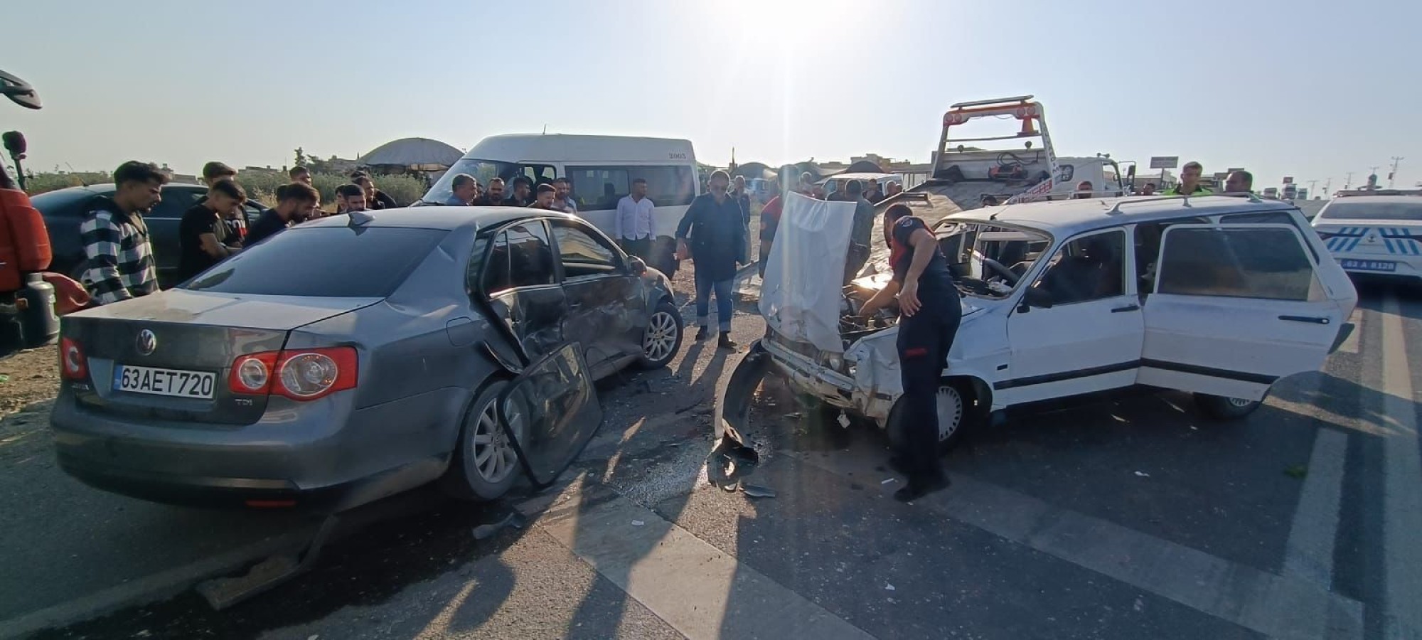 Urfa’da otomobiller çarpıştı! 3 yaralı;