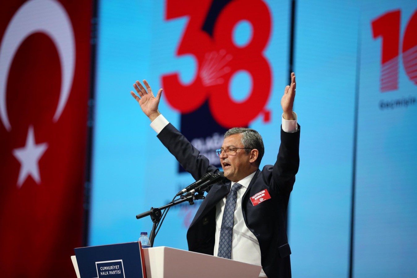 CHP’nin yeni genel başkanı Özgür Özel oldu;