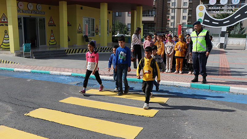 Haliliye çocuk trafik eğitim parkı ile bilinçli nesil yetişiyor;