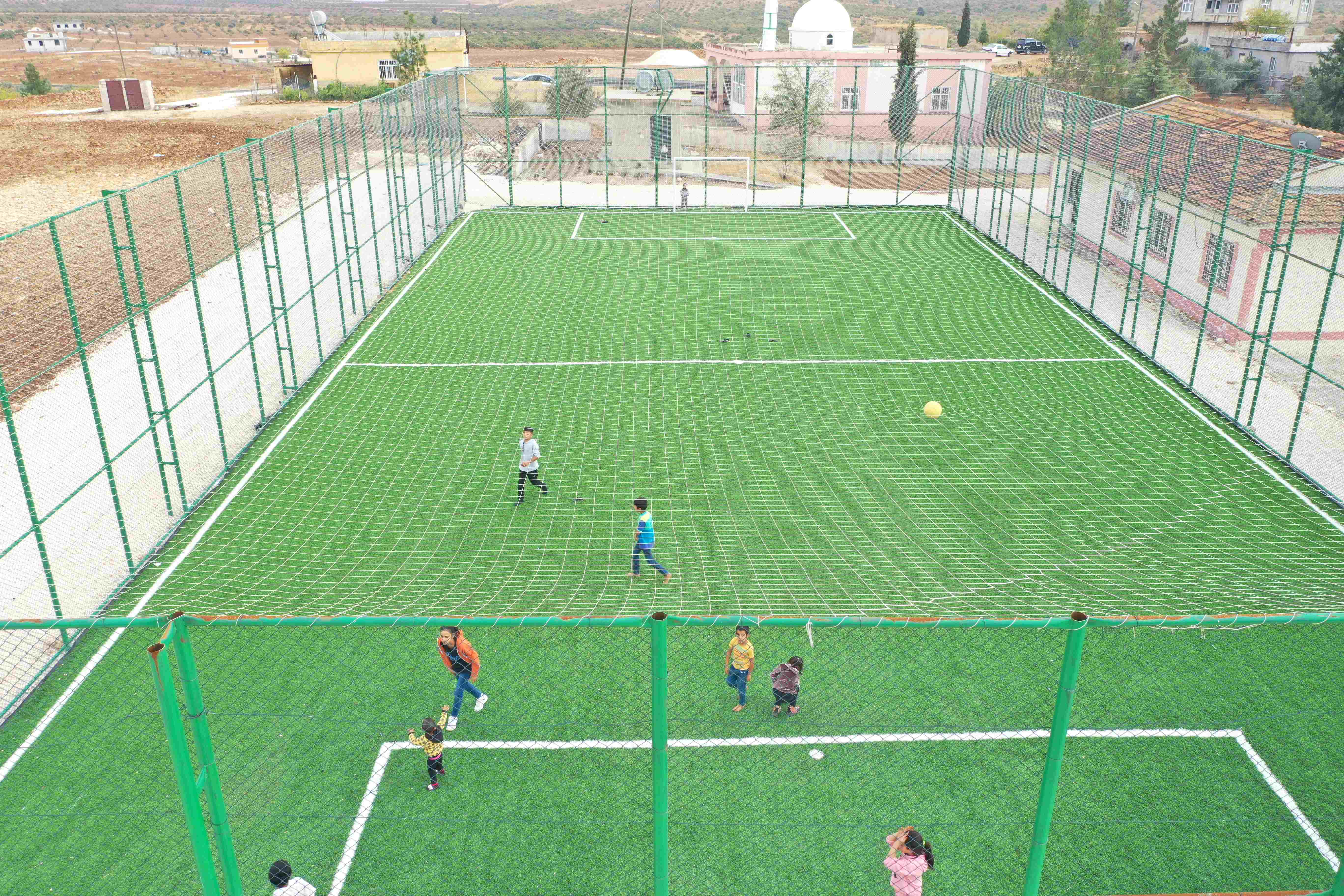 Karaköprü kırsalında gençler için bir spor tesisi daha kazandırıldı;