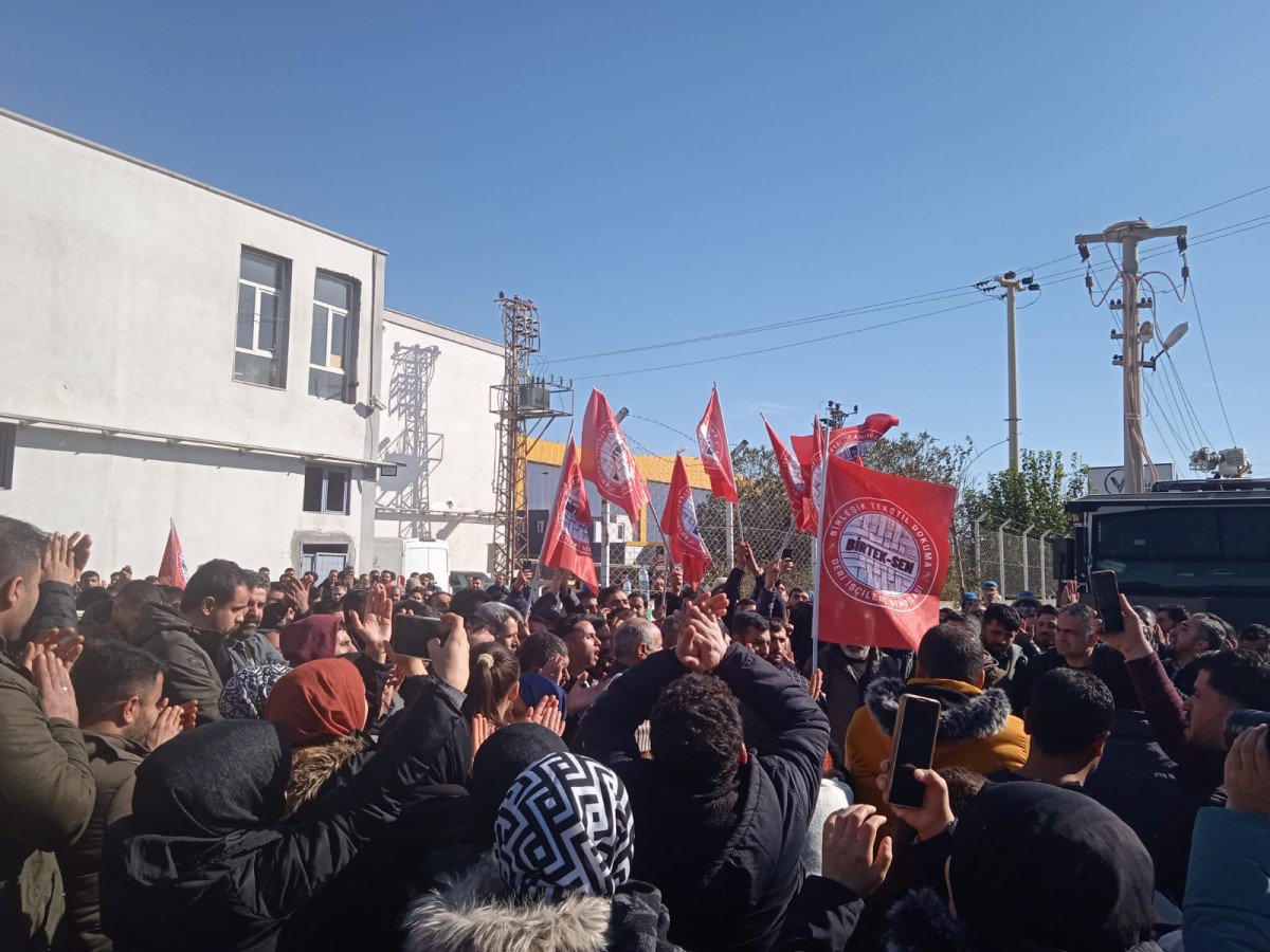Urfa’da tekstil fabrikası önünde eylem devam ediyor;