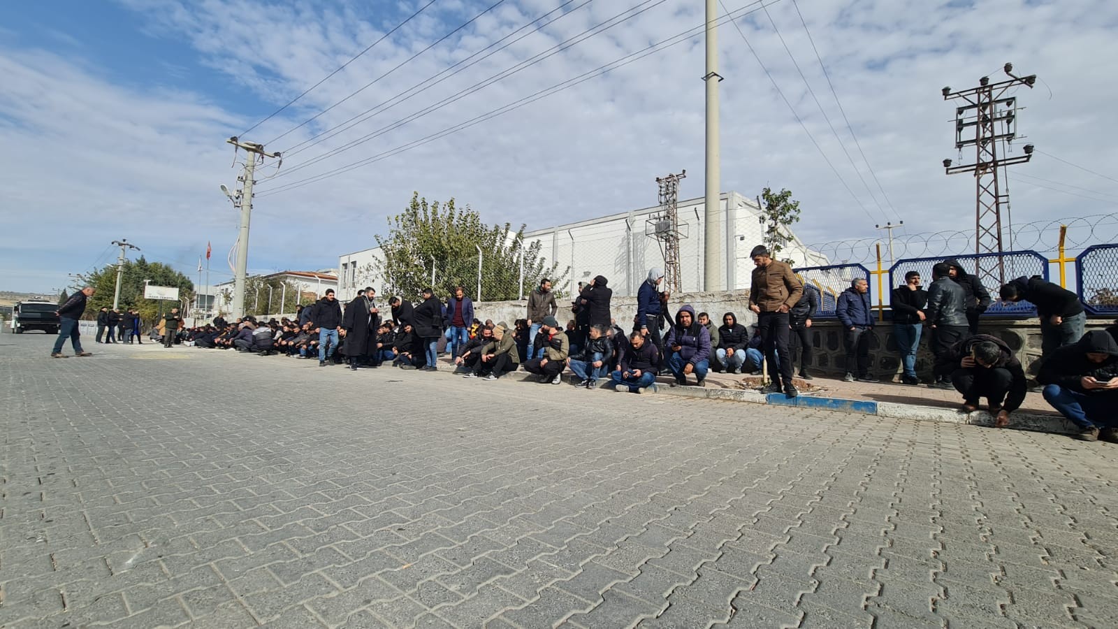 Urfa’da tekstil fabrikasında işçilerin eylemi 4. gününde sürüyor;