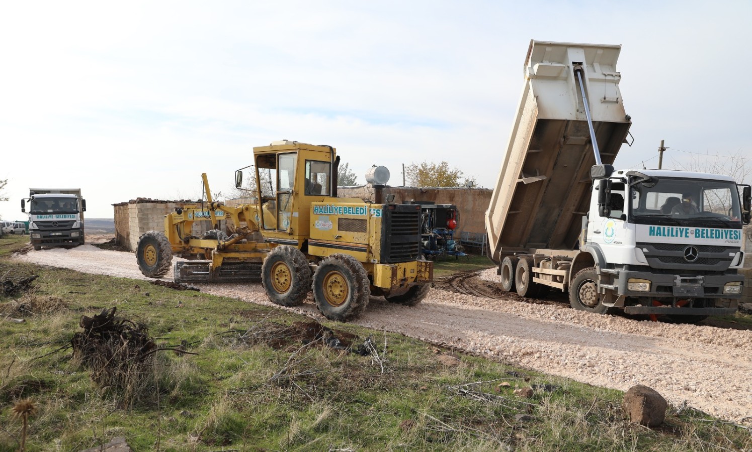 Haliliye’de merkez ve kırsal mahallelerde yol çalışması!;