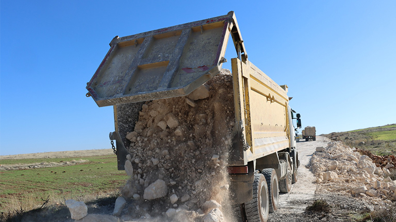 Büyükşehirden kırsalda yol çalışması;