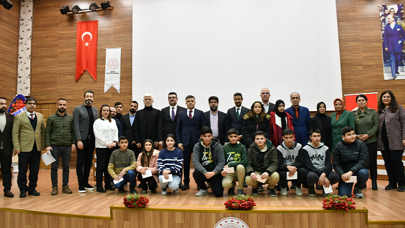 Şanlıurfa'da "Mescid-i Aksa Şairi Mehmet Akif İnan Bilgi Yarışması" finali yapıldı;