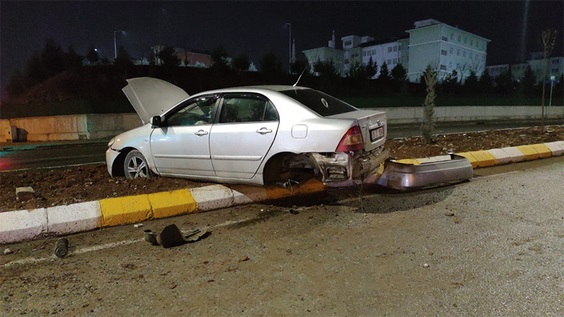 Haliliye'de otomobil refüje çıktı: 5 yaralı;