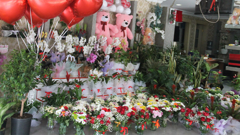 Şanlıurfa'da Sevgililer Günü heyecanı: Fiyatlar yüksek olsa da yoğunluk var!;
