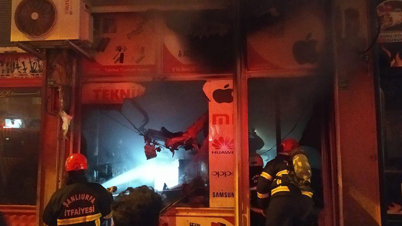 Eyyübiye’ye iş yerinde yangın paniği! İtfaiye ekipleri yangını söndürdü;