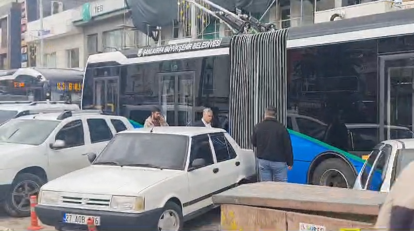 Şanlıurfa’da yoldaki çalışma ve hatalı parklar trambüslere kontak kapattırdı;