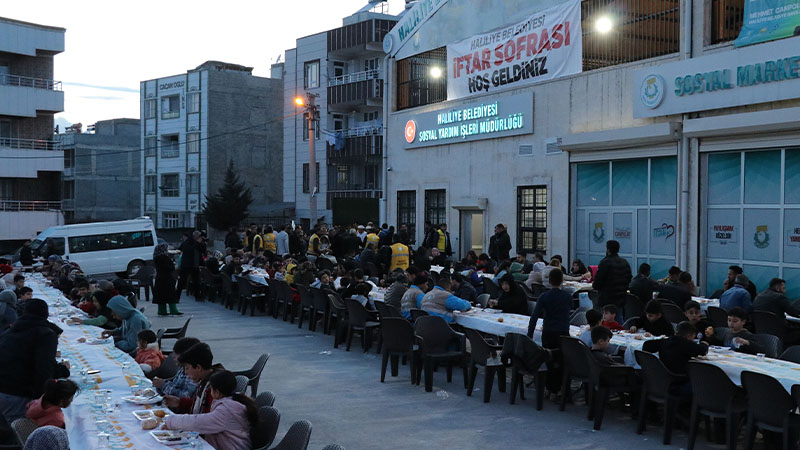Haliliye’de vatandaşlar iftar sofrasında buluşuyor;