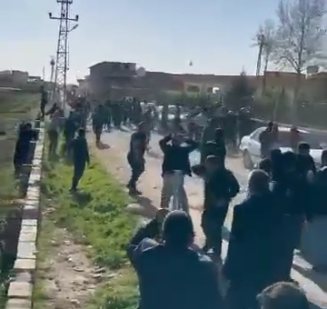Harran’da seçim günü iki grup taşlı sopalı kavga etti