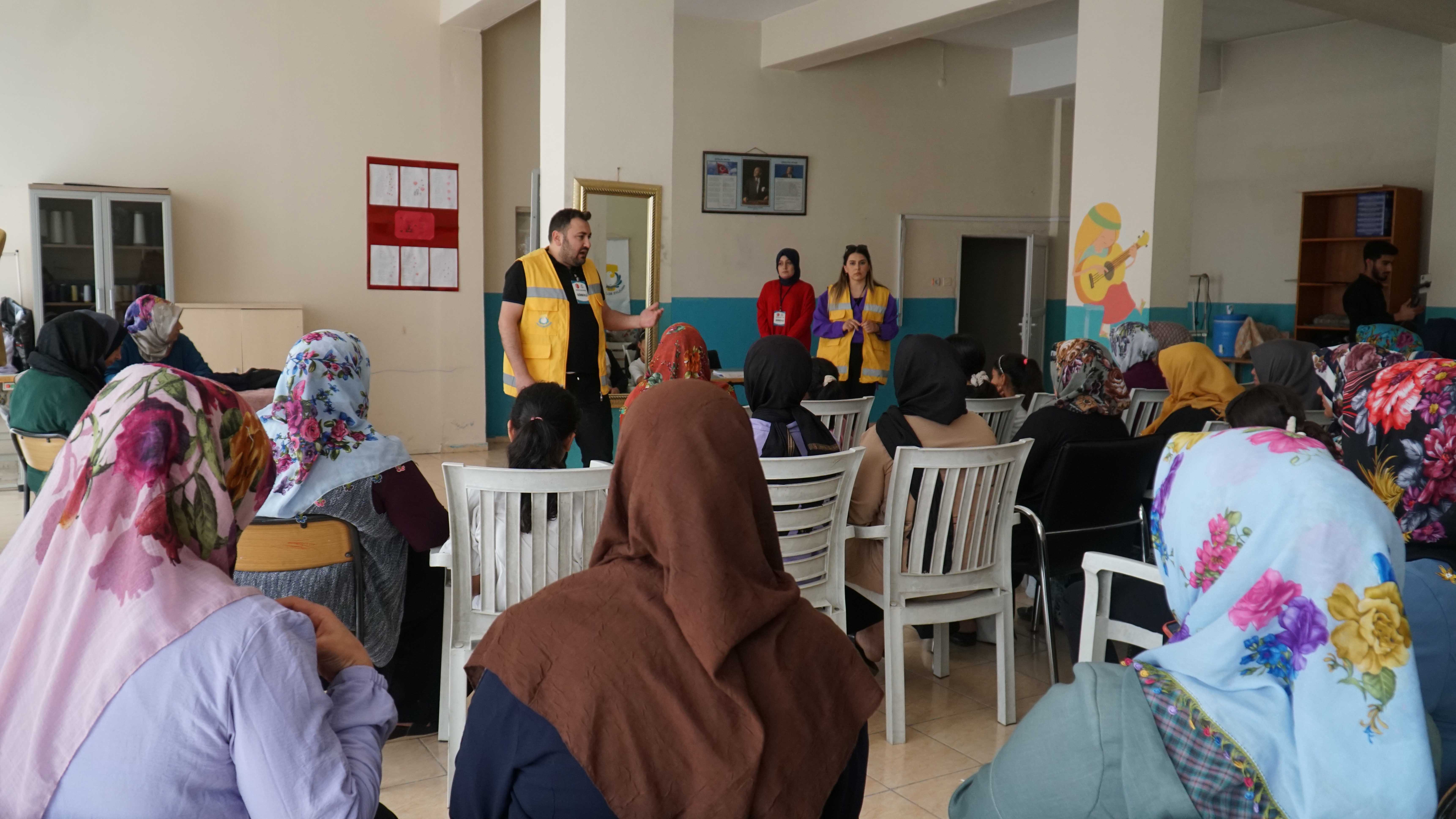 Haliliye Belediyesinden kadın kursiyerlere seminer;
