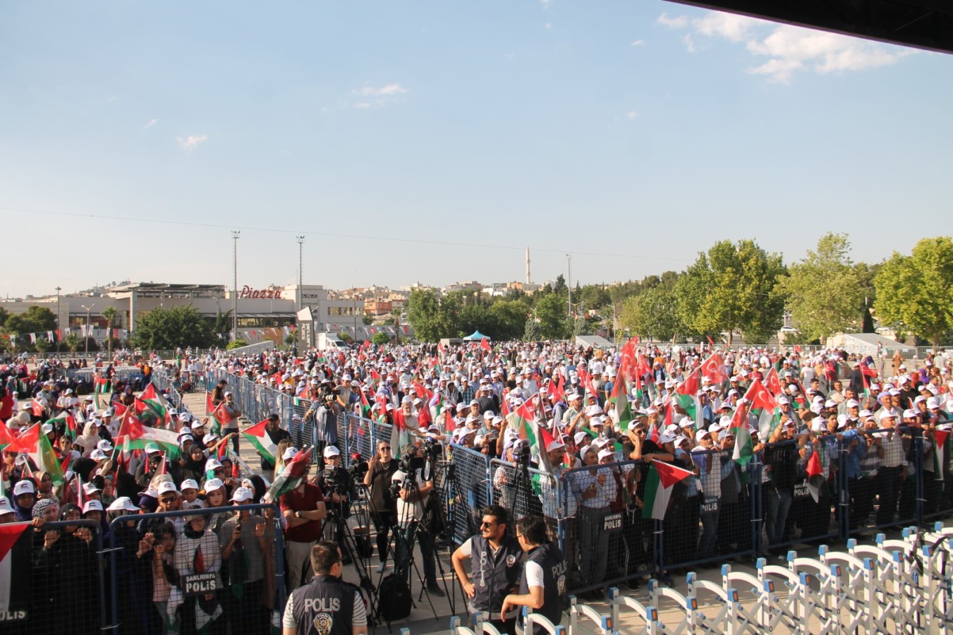 Şanlıurfa'da Erbakan’ın katılımıyla "Filistin için Kıyama Davet" mitingi düzenlendi;