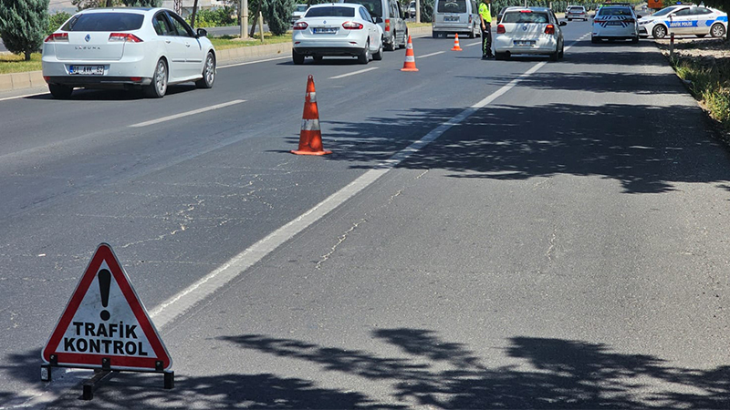 Şanlıurfa'da Kurban Bayramı trafik denetimlerinde 47 bin 504 araç kontrol edildi;