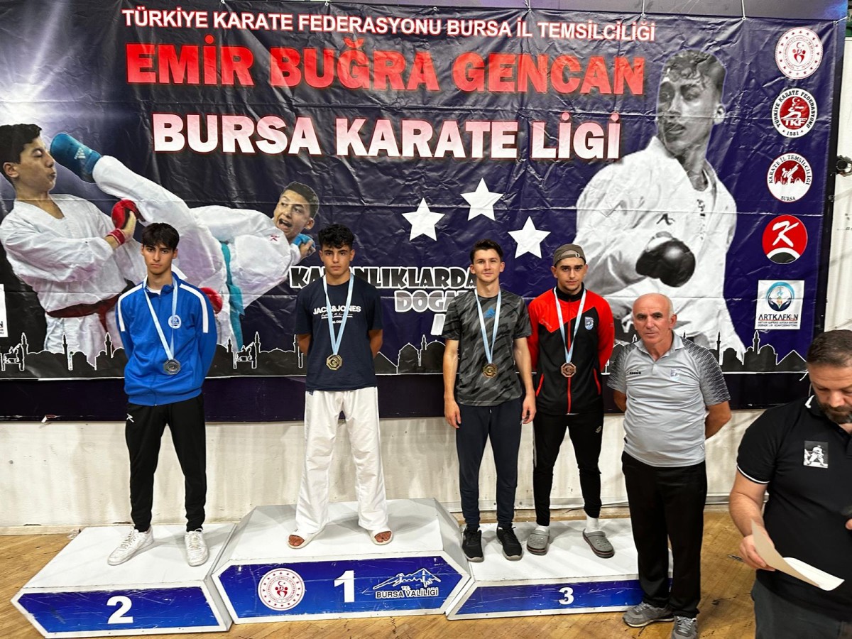 Şanlıurfalı gençlerden karate  şampiyonasında büyük başarı;