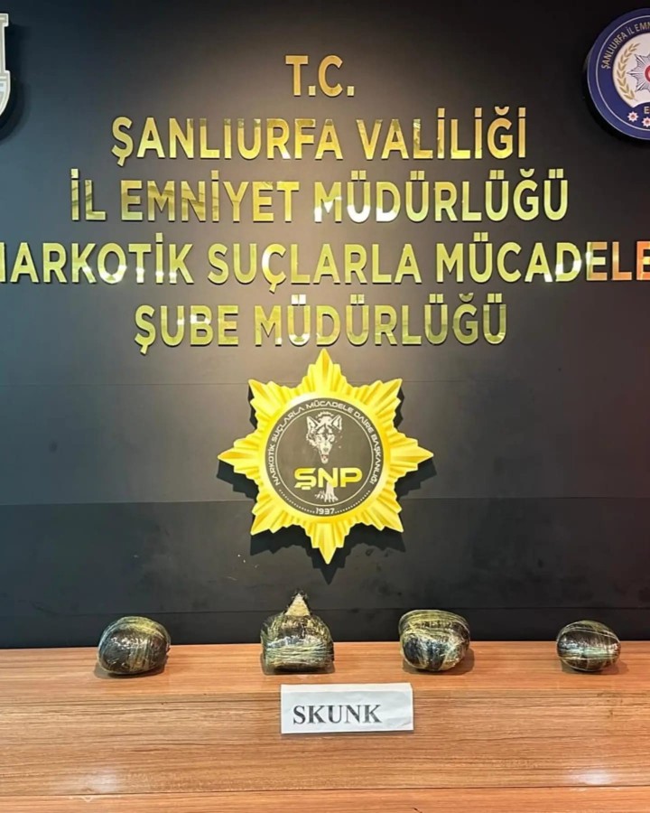 Şanlıurfa’da 4 kilo 350 gram skunk maddesi ele geçirildi.;