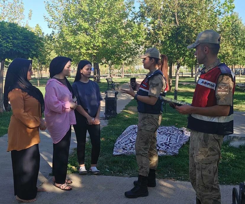 Siverekli kadınlara KADES uygulaması anlatıldı;