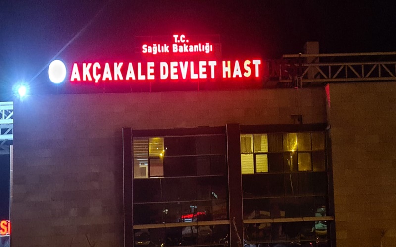 Akçakale’de otomobil park halindeki araca çarptı, 3 yaralı;