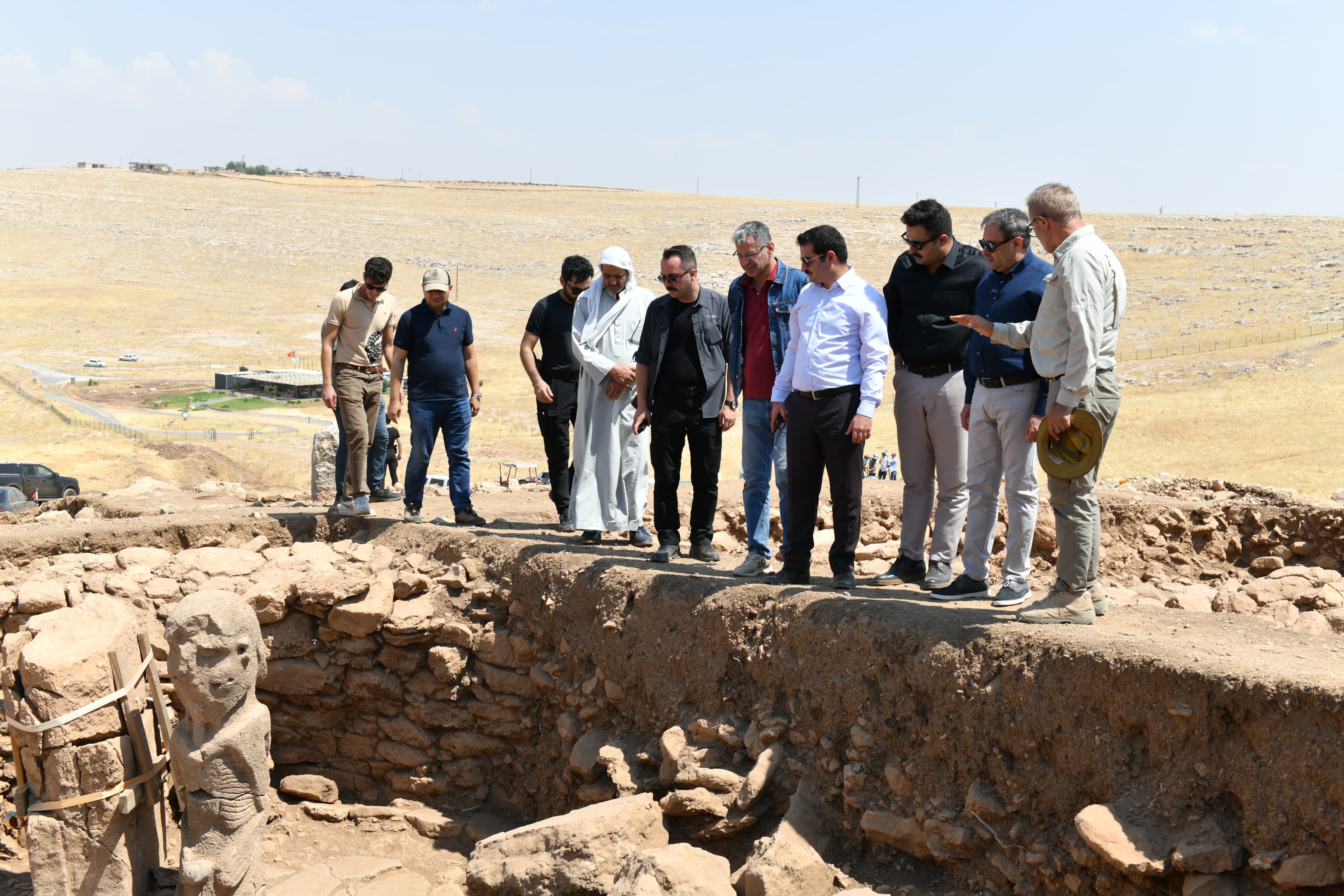 Vali Şıldak Sefertepe ve Karahantepe’de;