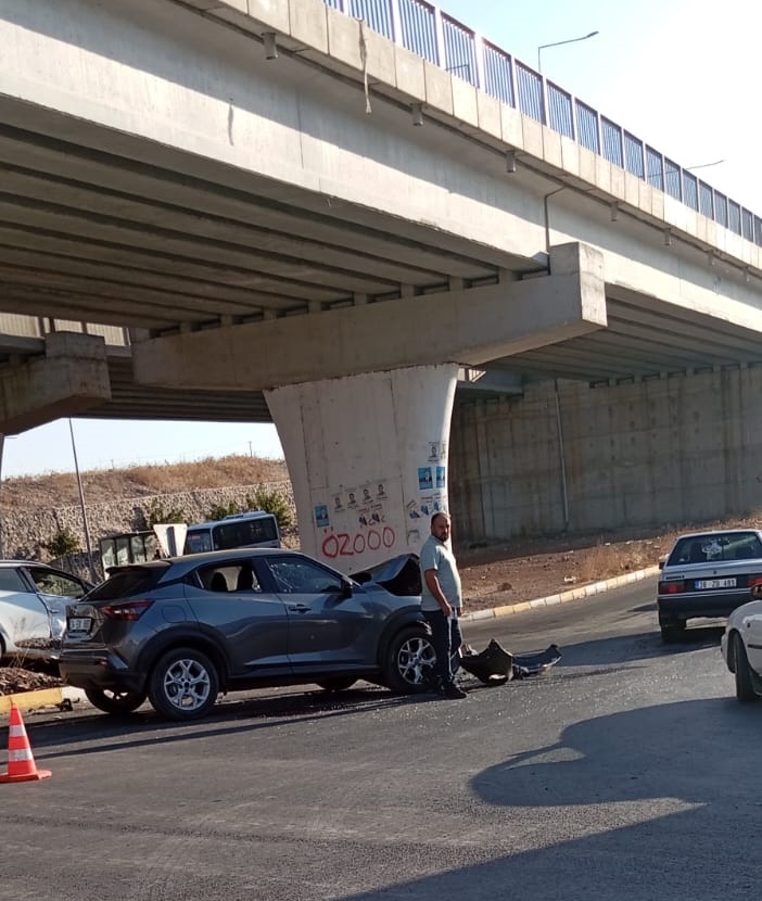 Karaköprü’de iki otomobil çarpıştı, 1 yaralı;