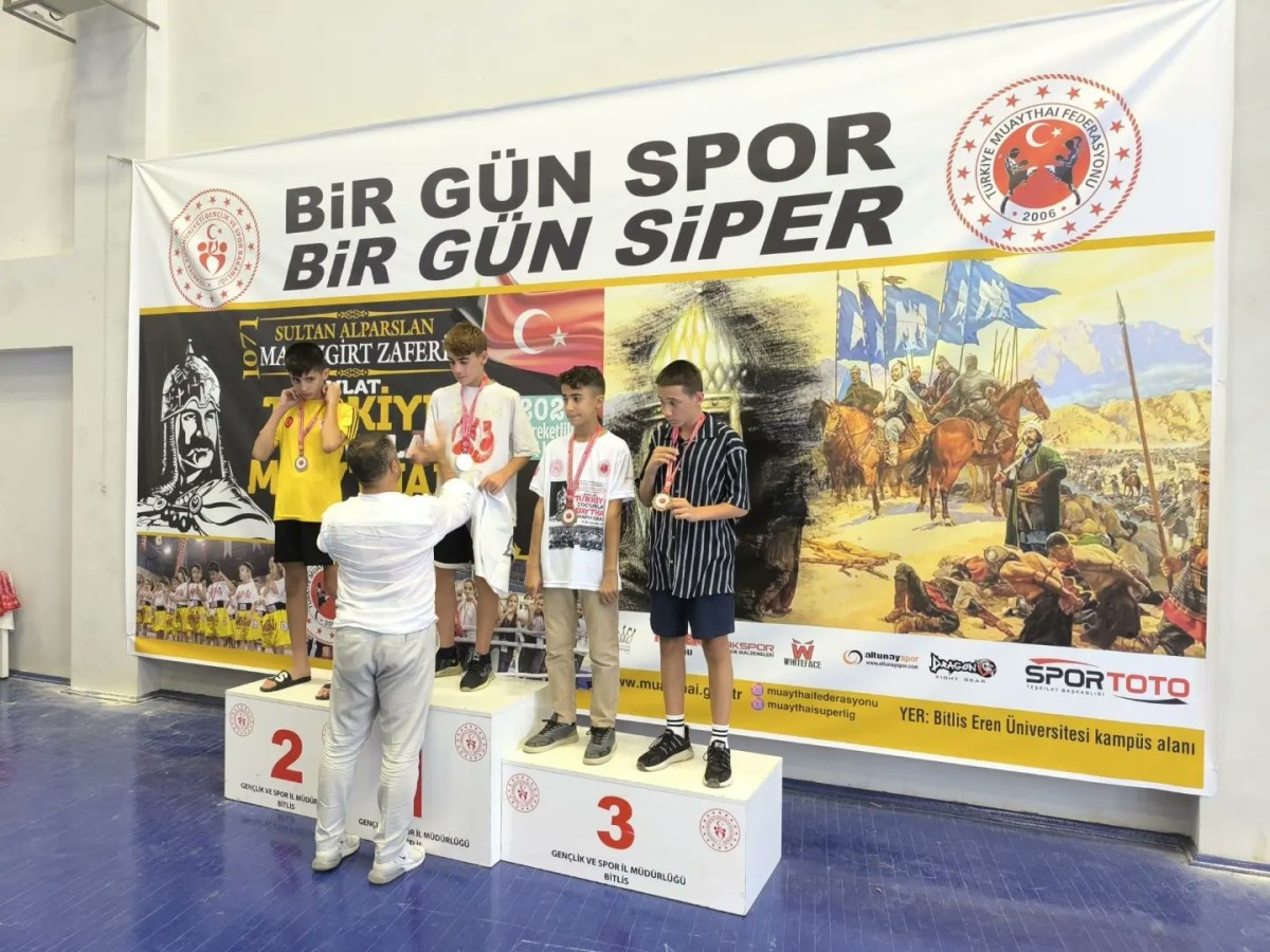 Şanlıurfalı sporcular Muaythai Türkiye üçüncüsü oldu;