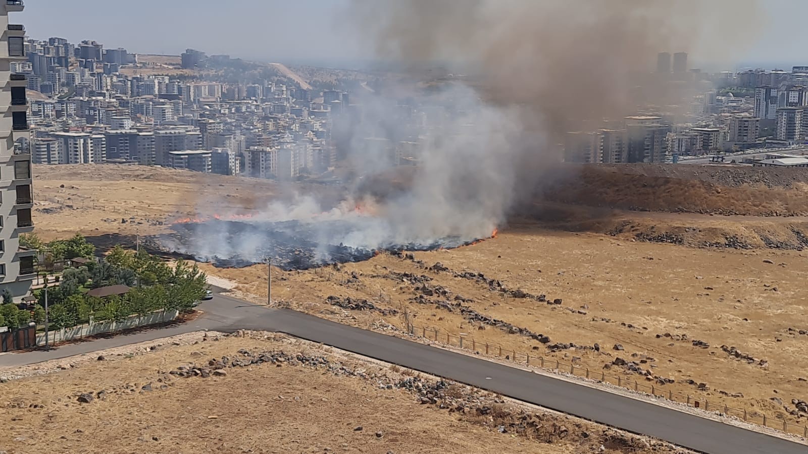 Şanlıurfa’da askeri alanda yangın;