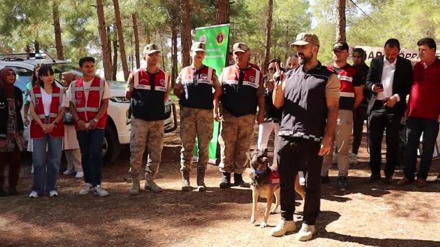 Jandarma, 4 Ekim Dünya Hayvanları Koruma Günü’nde öğrencilere hayvan sevgisini anlattı;