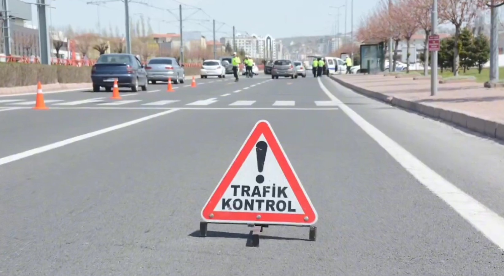 Trafik ekipleri 1 haftada 2 milyon 942 bin 329 aracı denetledi;