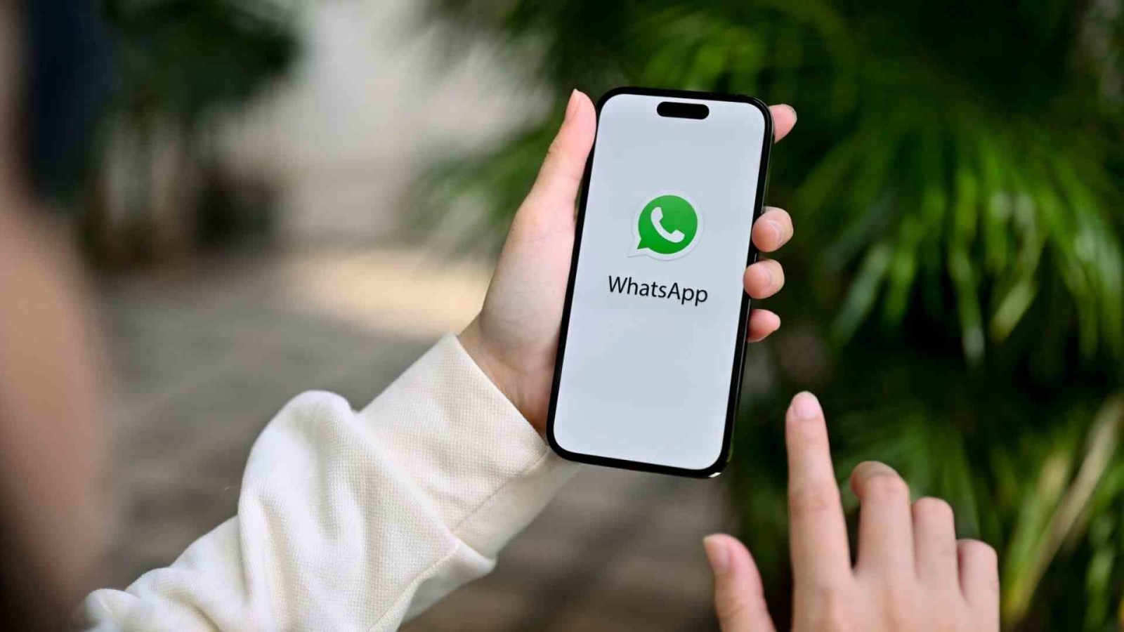 WhatsApp'a yapay zekalı sohbet özelliği geliyor;