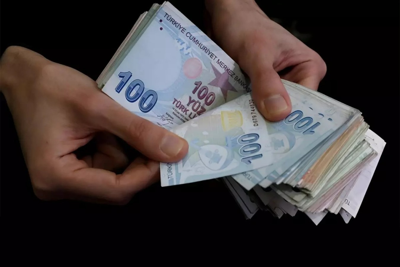 EMEKLİ VE MEMUR MAAŞLARI ZAMLANACAK! İŞTE İLK TAHMİNLER