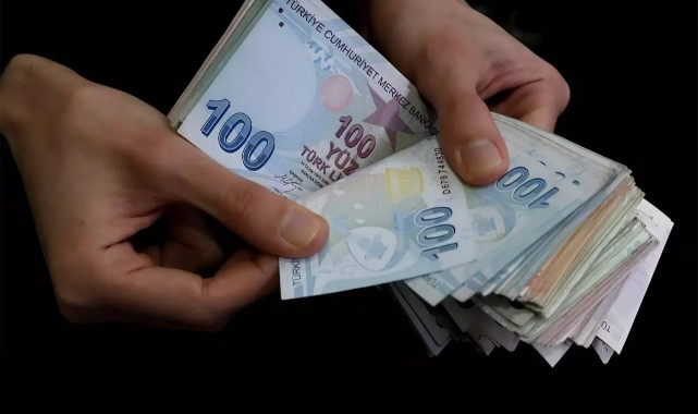 EMEKLİ VE MEMUR MAAŞLARI ZAMLANACAK! İŞTE İLK TAHMİNLER