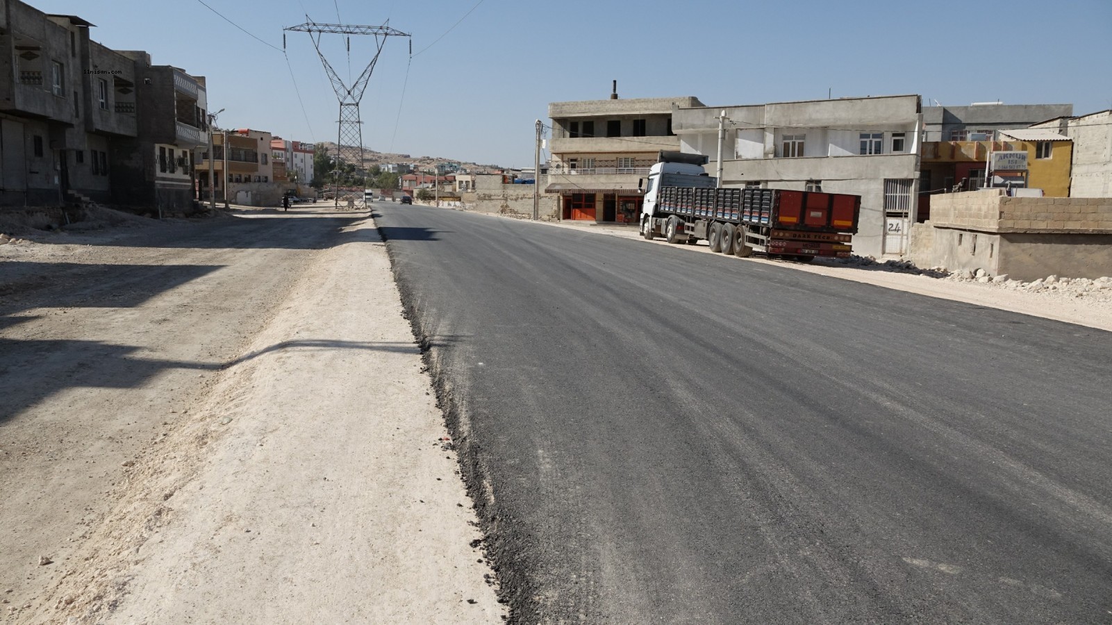 Eyyübiye’de kamulaştırılan bölgede yolun asfaltlanmasına başlanıyor