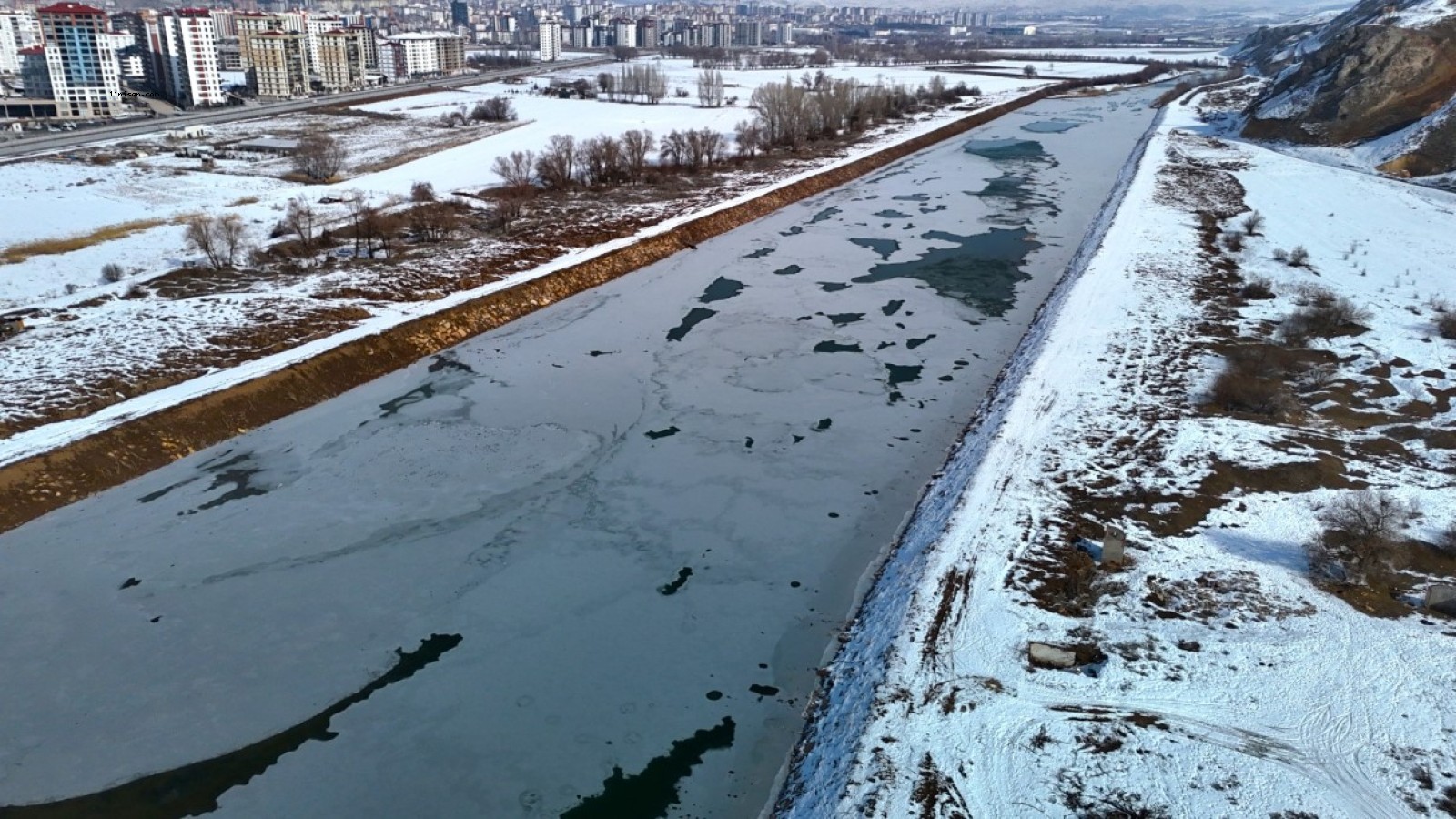 Türkiye’nin en uzun nehri kısmen buz tuttu...;