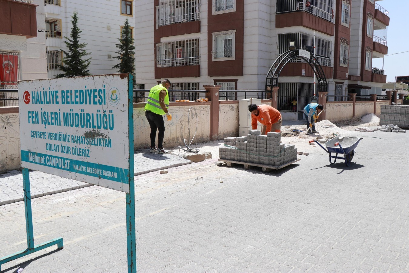 Haliliye’de üç mahallede yollar yenilendi;