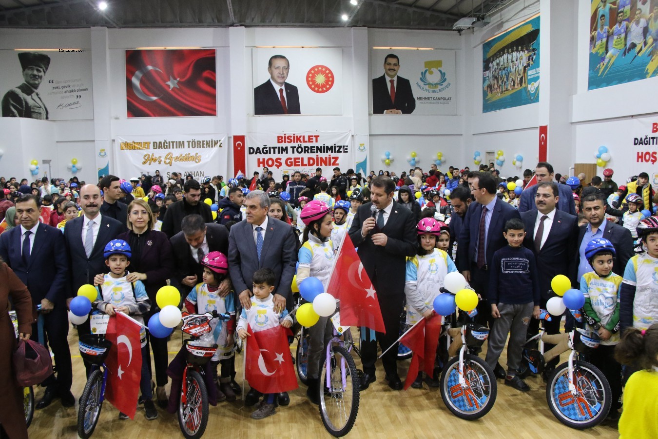 Şanlıurfa’da 400 çocuğa bisiklet hediye edildi;