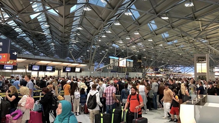 Avrupa'daki havalimanlarında personel eksikliği krizi sürüyor